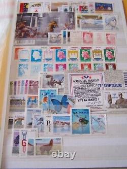 Translate this title in English: France Complete Year 2010 98 Stamps Yt 4431 to 4527 + S/S + Blocks 129 and 130